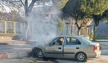 Manisa'da 'dur' ihtarına uymayan otomobilin refüje girdi