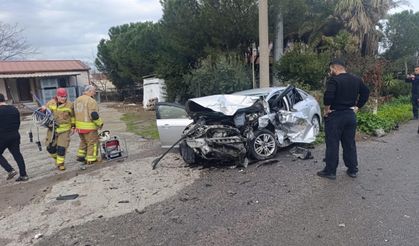 Refüjü aşan otomobil, zincirleme kaza yaptı: 2 ölü, 4 yaralı