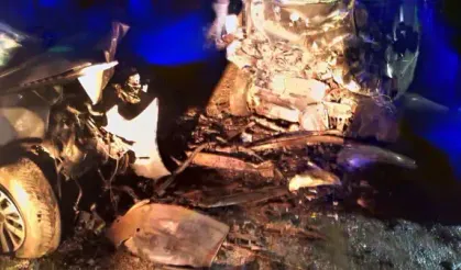 İki otomobil çarpıştı: Korkunç kazada 3 ölü, 3 yaralı