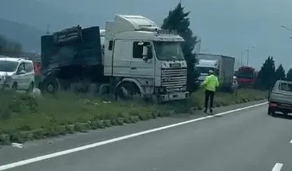 Tır ile kamyonun çarpıştığı kazada sürücüler yaralandı