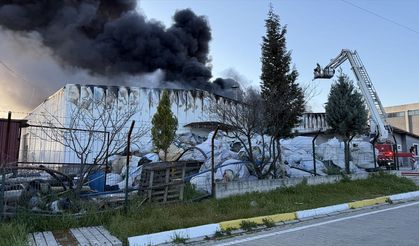Organize sanayi bölgesindeki depoda çıkan yangın kontrol altına alındı