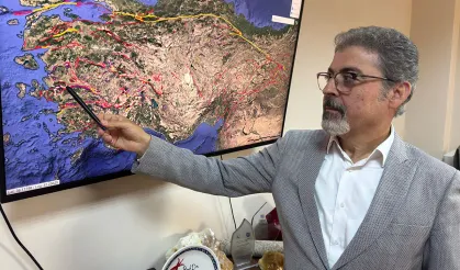 Deprem fırtınası yaşanıyordu: Sözbilir'den 'Sındırgı' açıklaması!