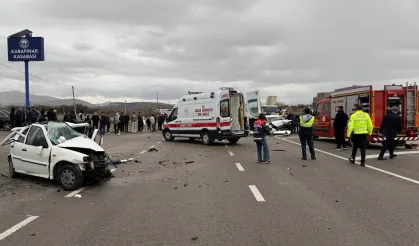 İki otomobil çarpıştı: 1'i ağır 4 kişi yaralandı!