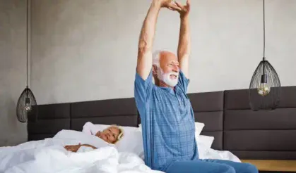 Yaşlılar neden her sabah daha erken uyanıyor?