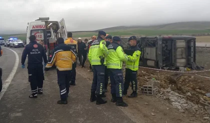Aksaray'da tur otobüsü devrildi: 20 yaralı