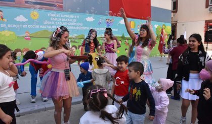 İzmir'de hasta çocuklar 23 Nisan coşkusunu yaşadı