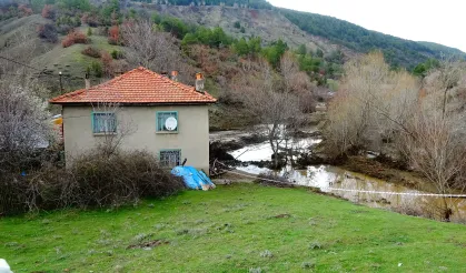 Yapay gölet taştı: 1 ev ve ahırı su bastı!