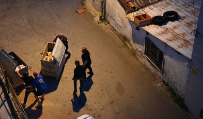 Kuşadası'nda araçlara zarar veren alkollü kişi gözaltına alındı