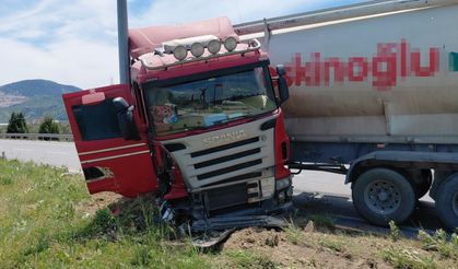 TIR elektrikli bisiklete çarptı: Aynı aileden 1 kişi öldü, 4 kişi yaralandı