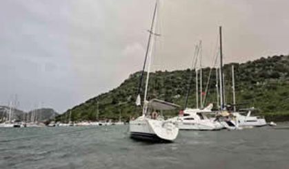 Fethiye Körfezi'nde sürüklenen feribot karaya oturdu