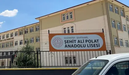 Karne günü kan aktı: Parkta bıçaklanan lise öğrencisi ağır yaralandı!