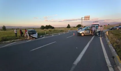 Kavşakta feci kaza: 8 kişi yaralandı!