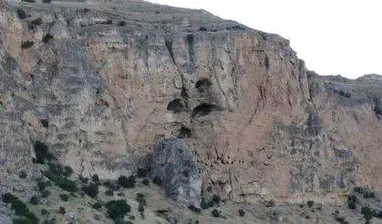 1250 rakımdaki mağarada insan kemikleri bulundu