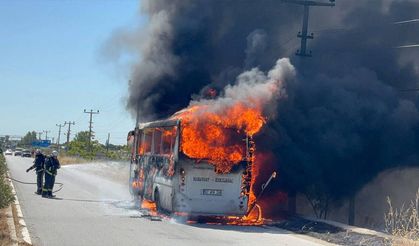 Yolcu midibüsü alev aldı: 'Kapılar kapalıydı...'