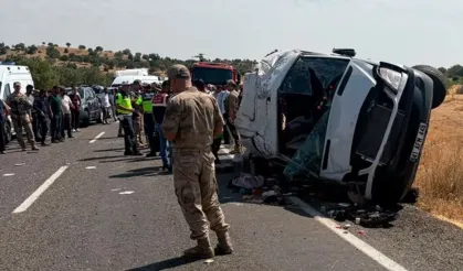 Nişan yolunda katliam gibi kaza! 7 kişi öldü