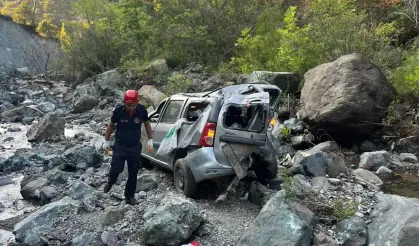 50 metre yükseklikten dere yatağına düştü: 1 ölü, 1 yaralı