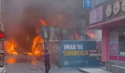 Metro şantiyesinde yangın: 2 işyeri kül oldu!