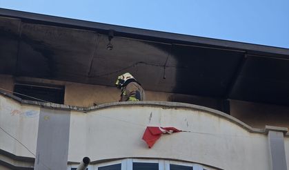 Çatı katında çıkan yangında 2 çocuk dumandan etkilendi