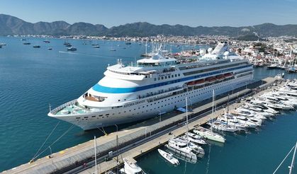 'Astoria Grande' kruvaziyeri 398 yolcusuyla Marmaris'e geldi