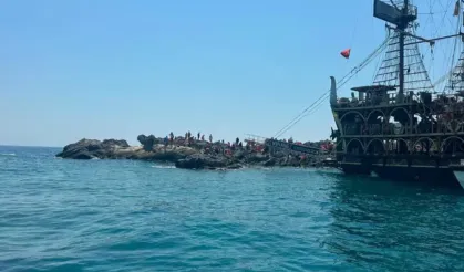 Gezi teknesi su aldı: 100 yolcu tahliye edildi!