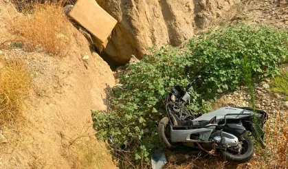 Motosiklet şarampole devrildi: 18 yaşındaki sürücünün acı sonu!
