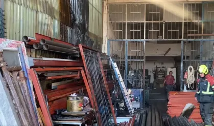 Sanayide büyük panik: Oto bakım servisinde yangın!