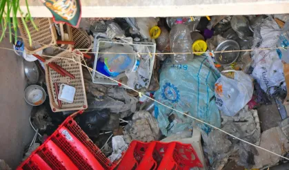 10 yıldır aynı sorunla yaşıyorlar: Apartmanda maskesiz dolaşamıyorlar