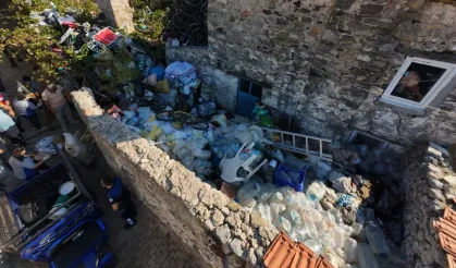 Datça'da bir evden yaklaşık 5 ton atık çıkarıldı
