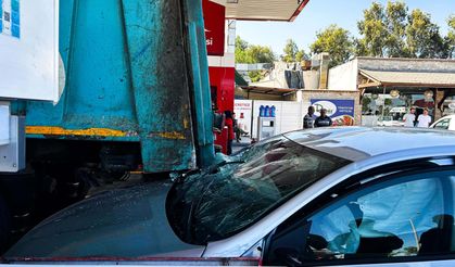 İki otomobil ile TIR'ın karıştığı kaza kamerada; 1 yaralı