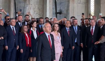 CHP’li Gümrükçü’den 103. yıl kutlaması: Anıtkabir'de buluştular!