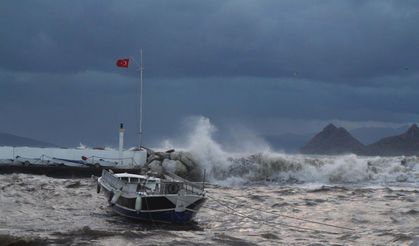 Bodrum'da feribot seferlerine fırtına engeli!
