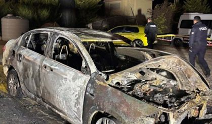 Kuşadası'nda 2 otomobil kundaklandı