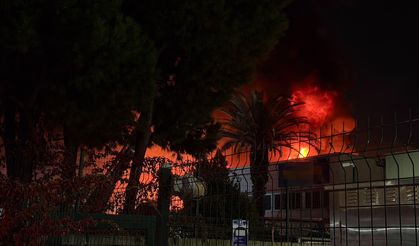 Manisa'da akü üretimi yapan fabrikada yangın