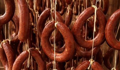 Bakanlık ifşaladı: Dana sucukta domuz eti çıktı!