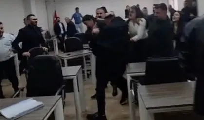 Belediye meclis toplantısında kavga çıktı: Yumruklar havada uçuştu