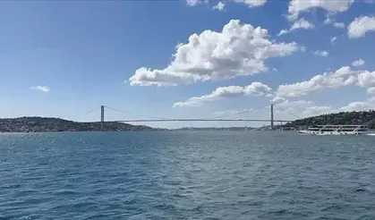 İstanbul Boğazı'nda gemi trafiği askıya alındı