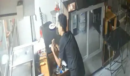 Restoranın camından girdiler: 10 bin lirayı alıp kaçtılar!
