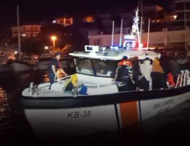 İzmir açıklarında can pazarı... 40 göçmen kurtarıldı!