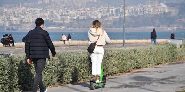İzmir'de alkollü skuter kullanan bin 81 kişiye ceza kesildi