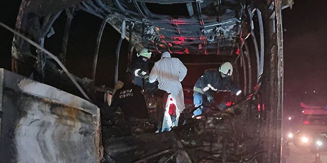 Mersin'de otobüs TIR'a çarptı: 2'si şehit 3 ölü, 33 yaralı