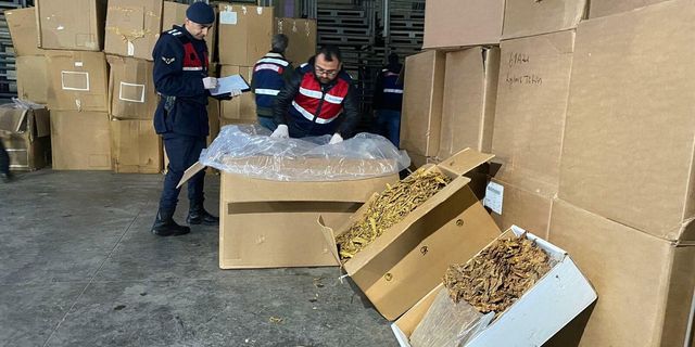 İzmir'de depoya baskın! 39,6 ton kaçak tütün ele geçirildi
