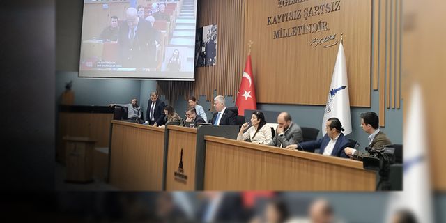 Büyükşehir'de gündem Karşıyaka... "Bırakın işi bilenler konuşsun!"