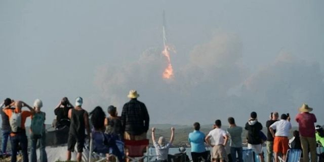 Elon Musk’ın büyük heyecan yaratan roketi patladı