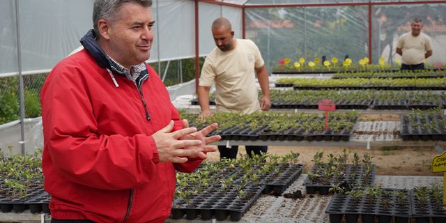 Başkan Oran'dan yerel üreticilere fidan desteği