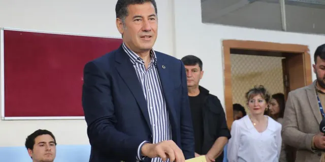 Sinan Oğan ikinci tur seçimleri için oyunu Ankara'da kullandı