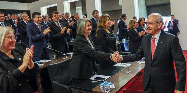 Kılıçdaroğlu yeni milletvekilleri ile buluştu