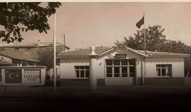 Çiğli Belediyesi “Devrim İçin 1935” Anıtını İlk Yerine Taşıyor