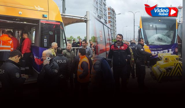 İzmir'de korku dolu anlar... Tramvay kaza yaptı!