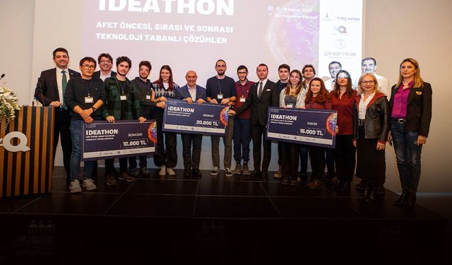 Yenilikçi fikirler IDEATHON'da yarıştı... Ödülleri Başkan Soyer dağıttı!