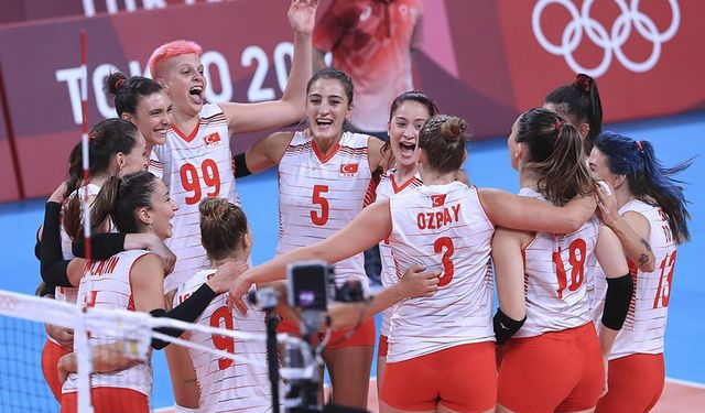 Milli voleybolcu kızıyla birlikte trafik kazası geçirdi